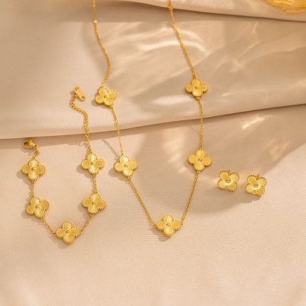 Korean-Japanese Style Clover Titanium Steel Necklace – Laser Shine, Fade-Resistant Luxury Chain