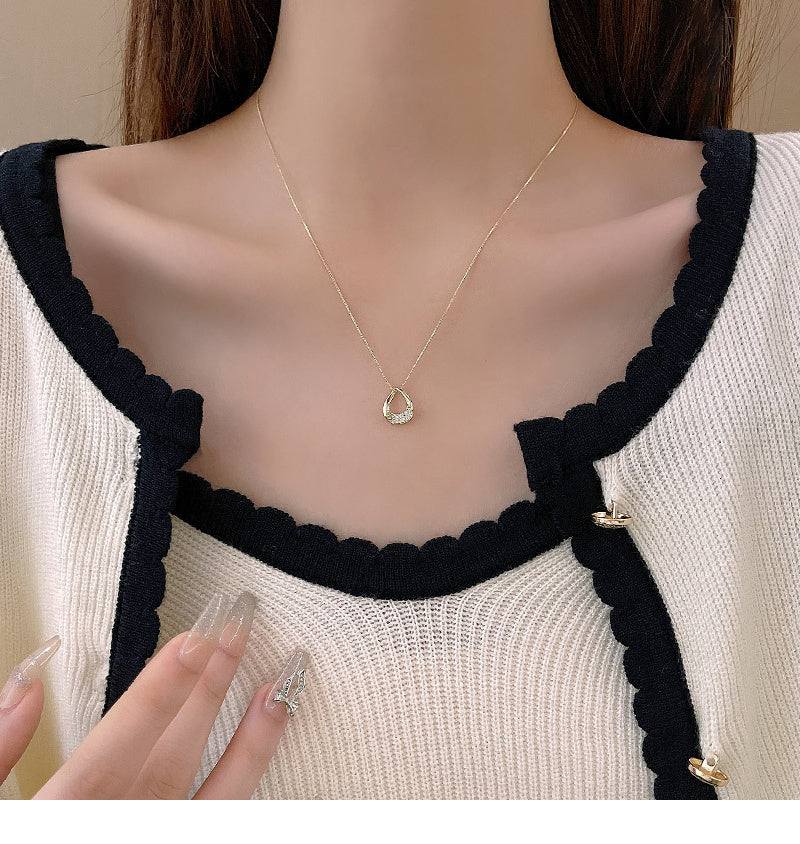 27d163dee2e0399eef6273441693a5a1 Minimal Geometric Collarbone Necklace for Women, Light Luxury Design Chain - Image 1
