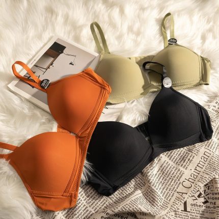 Simple Triangle Cup Deep V Seamless Bra for Women – Light, Thin, Wire-Free Comfort