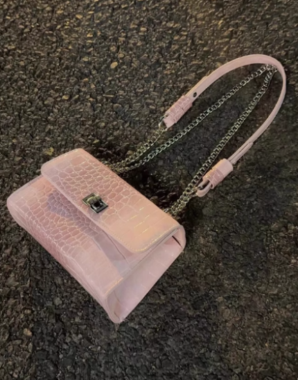 High-End Pink Crocodile Pattern Small Square Chain Shoulder Bag – Niche Design Versatile Crossbody Bag for Women